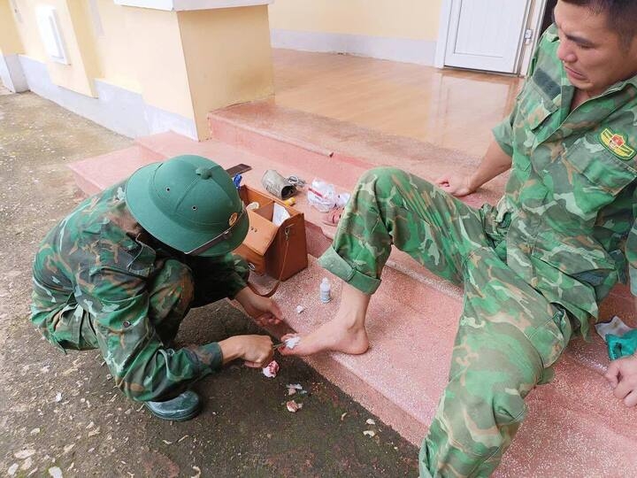 chan dat bang rung, bo doi cung dan dung lai ban lang sau lu hinh anh 13
