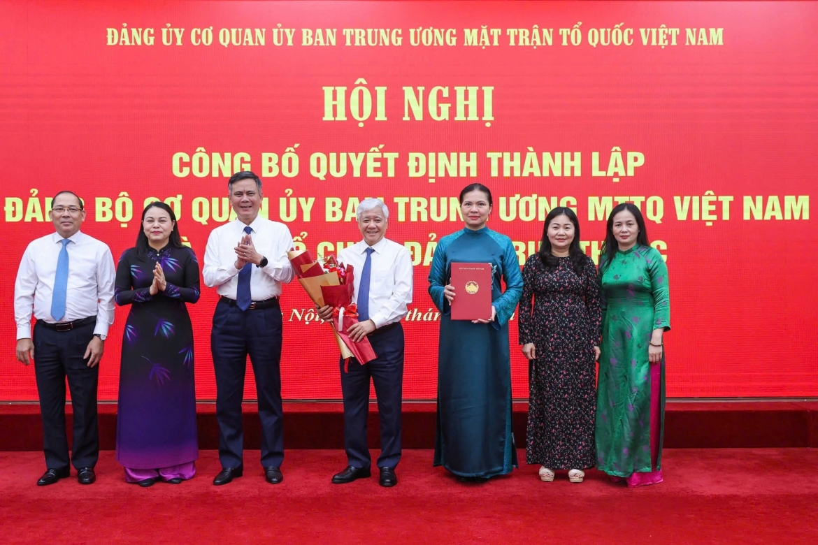 Ong Do van chien giu chuc bi thu Dang uy co quan Uy ban trung uong mttq viet nam hinh anh 1
