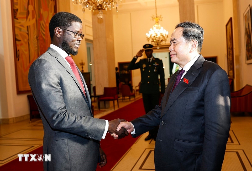chu tich quoc hoi tran thanh man hoi kien tong thong senegal bassirou diomaye faye hinh anh 1