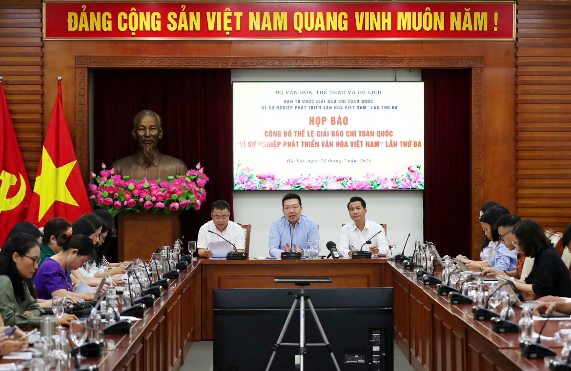 Doi ten, mo rong quy mo, giai bao chi ve van hoa tro lai voi dien mao moi hinh anh 1