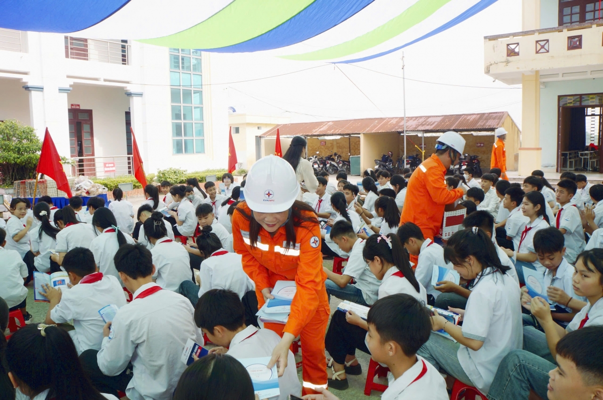 evnnpc lên phương án đảm bảo cung ứng điện ổn định 6 tháng cuối năm hình ảnh 2 evnnpc len phuong an dam bao cung ung dien on dinh 6 thang cuoi nam hinh anh 2