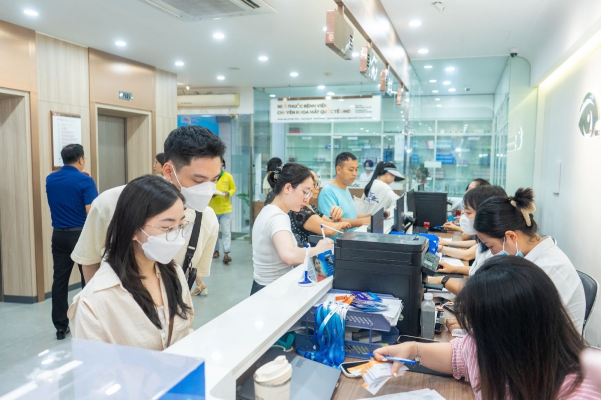 Thay đổi tầm nhìn, thoát cận cùng BV Mắt Quốc tế DND trước thềm giảng đường ĐH