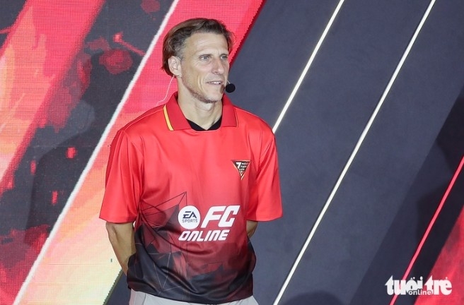 world cup golden ball winner diego forlan visits hanoi for gaming event picture 1