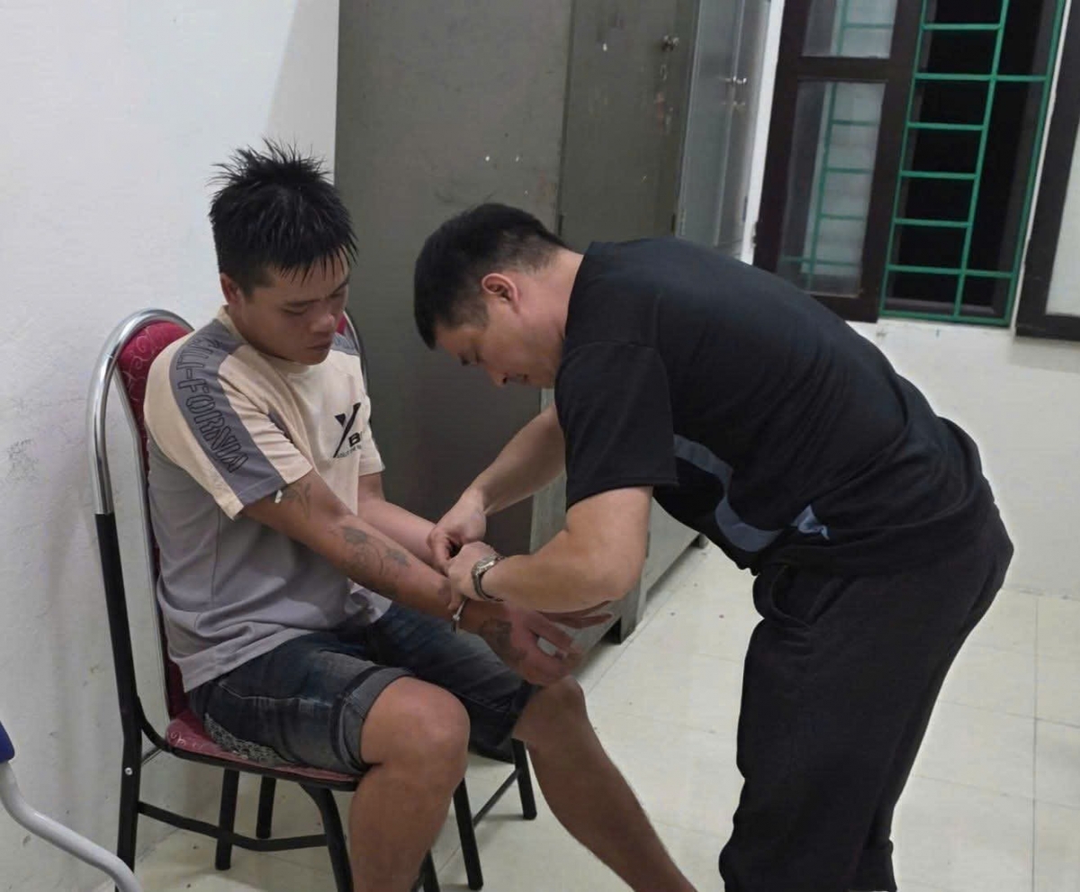 Chặn đường, bôi ớt vào mắt nạn nhân để cướp tài sản