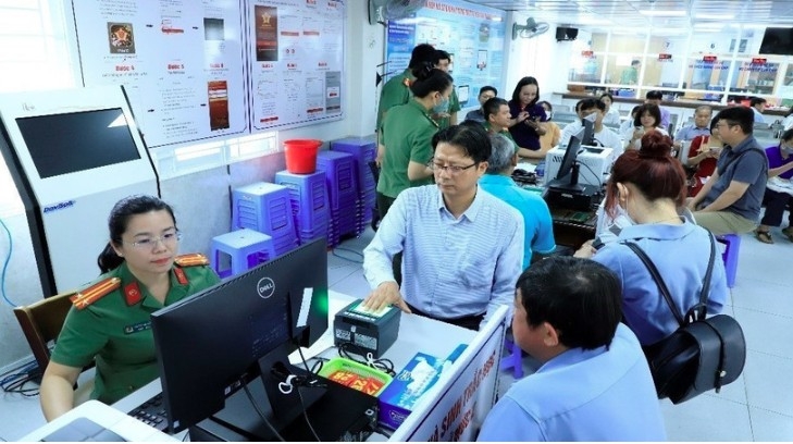more than 200 foreigners granted level-2 e-id accounts in dong nai province picture 1