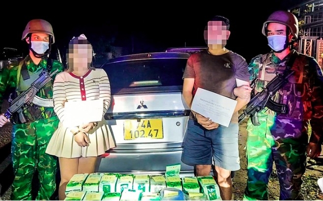 Two Laotians arrested for trafficking drugs into Vietnam