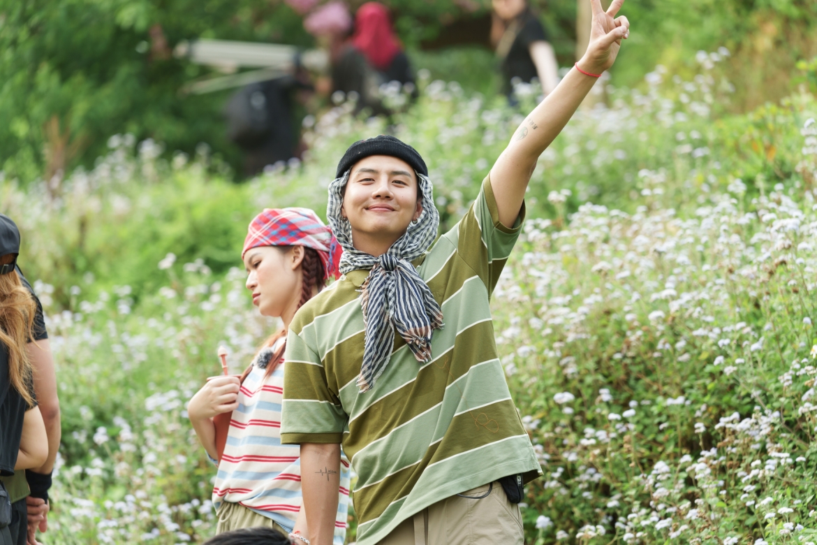 jun pham va dan cast chua lanh cua gia dinh haha hinh anh 5