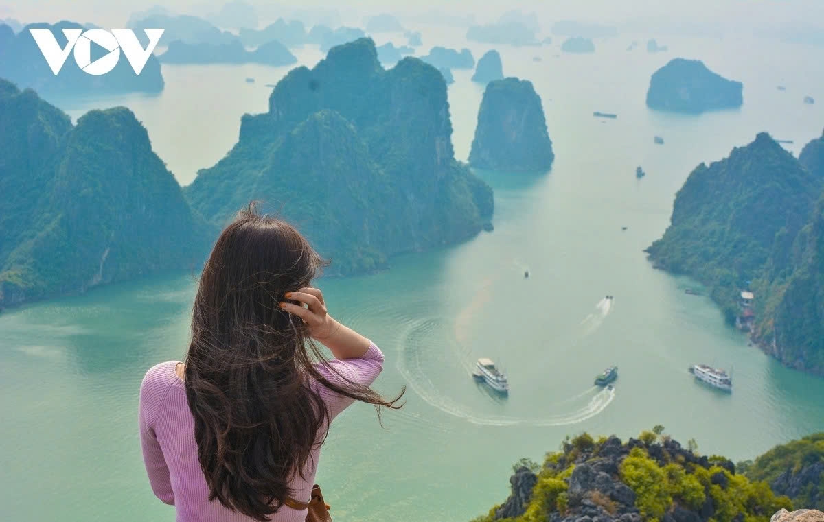 Ha Long Bay reopens to tourists after Typhoon Wipha