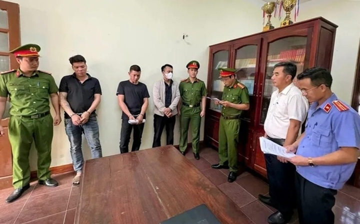 Bắt 3 thanh niên lao vào phòng khám ở Quảng Trị đánh người