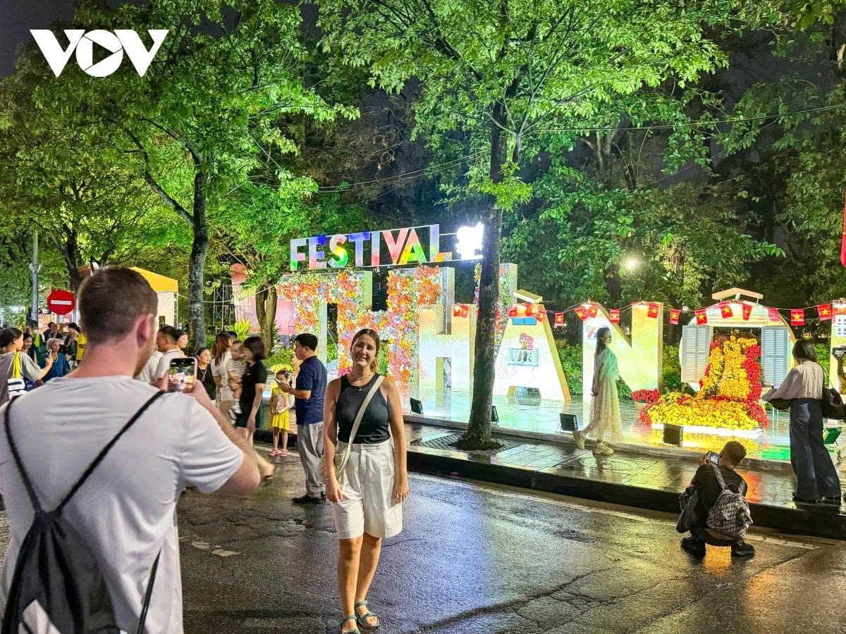 hanoi sees 10 rise in tourist arrivals in july picture 1 hanoi sees 10 rise in tourist arrivals in july picture 1