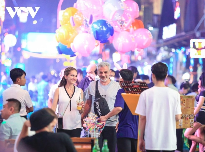 hcm city proposes breakthrough solutions to develop night-time tourism picture 1