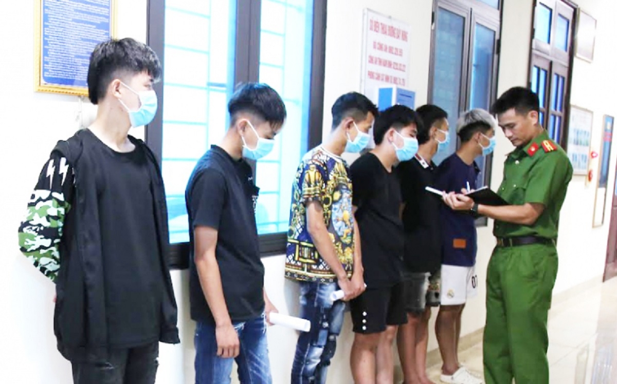 Triệu tập 20 thanh thiếu niên hỗn chiến, cướp tài sản lúc rạng sáng