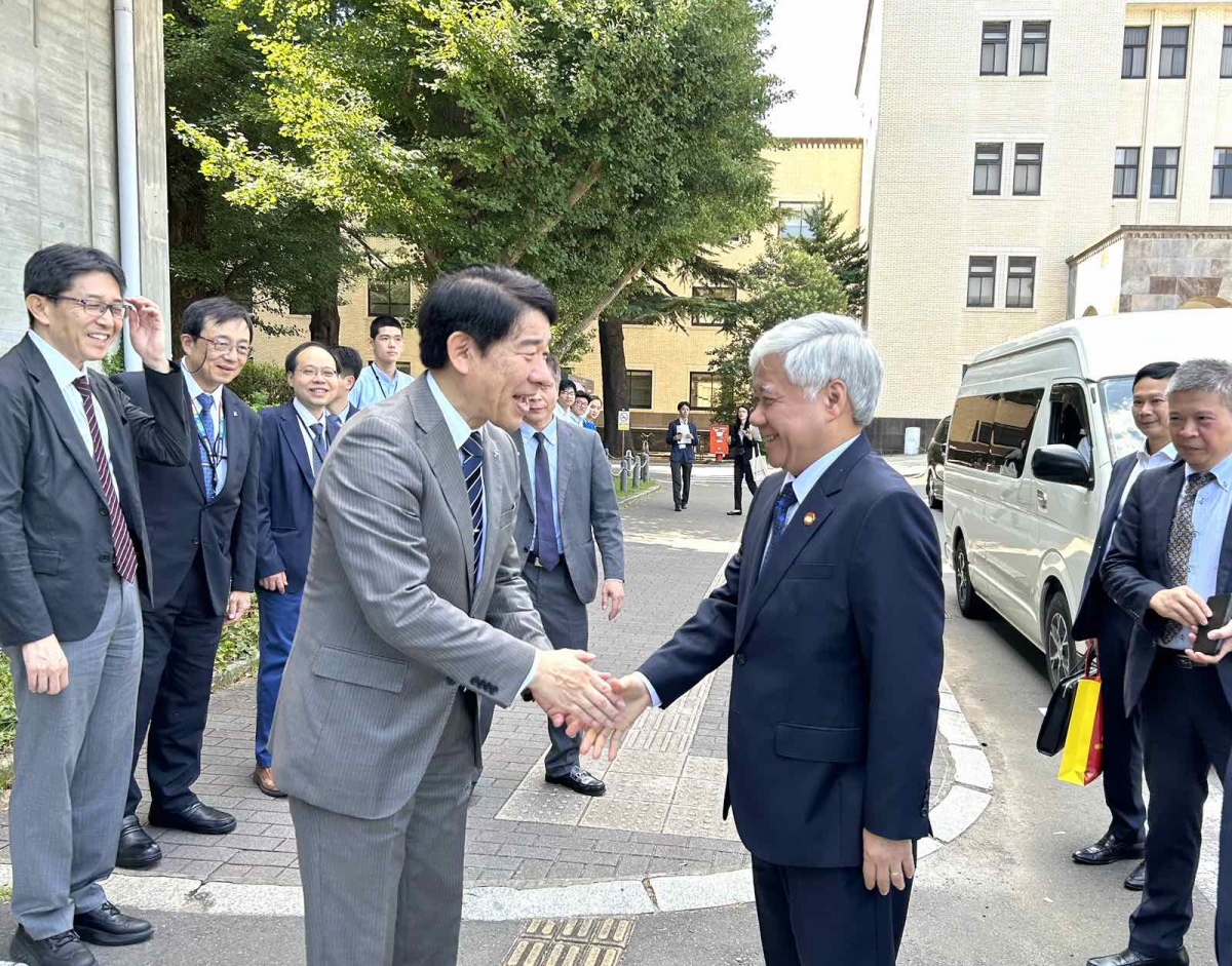 Ông Đỗ Văn Chiến thăm Đại học Khoa học Tokyo và giao lưu với sinh viên Việt Nam