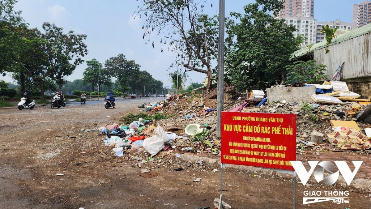 bịt mũi đi học, né rác đi làm hà nội có bất lực trước rác thải và phế thải hình ảnh 5 bit mui di hoc, ne rac di lam ha noi co bat luc truoc rac thai va phe thai hinh anh 5