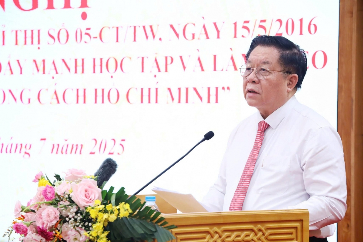 gan viec hoc va lam theo bac voi nhiem vu chinh tri cu the hinh anh 2