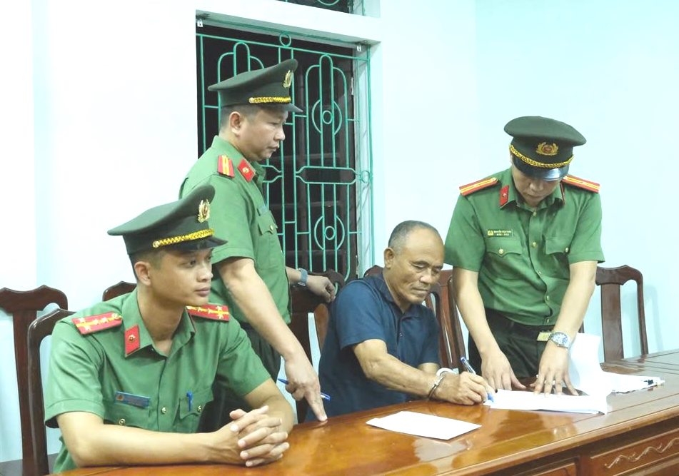 bắt tạm giam đối tượng vu khống, xúc phạm uy tín các tổ chức Đảng và lãnh đạo các cấp hình ảnh 1 bat tam giam doi tuong vu khong, xuc pham uy tin cac to chuc Dang va lanh dao cac cap hinh anh 1