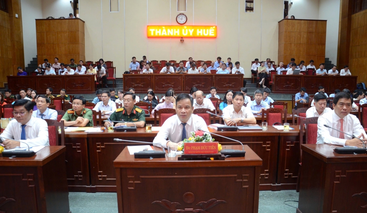 thanh uy hue tong ket 10 nam thuc hien chi thi 05 ve hoc tap va lam theo bac hinh anh 1