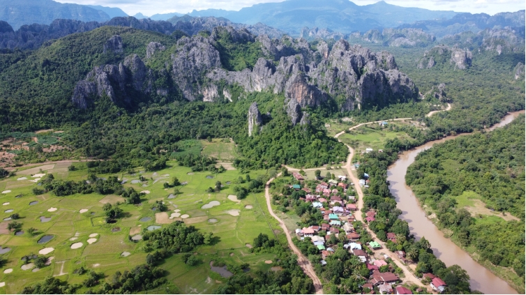 ទេសភាពនៃឧទ្យានជាតិ Hin Nam No និងទន្លេ Ngo នៅភូមិ Saen Phan ក្នុងឧទ្យានជាតិ Hin Nam No Toàn cảnh Vườn Quốc gia Hin Nam No và Sông Ngo tại làng Saen Phan, trong Vườn Quốc gia Hin Nam Nô