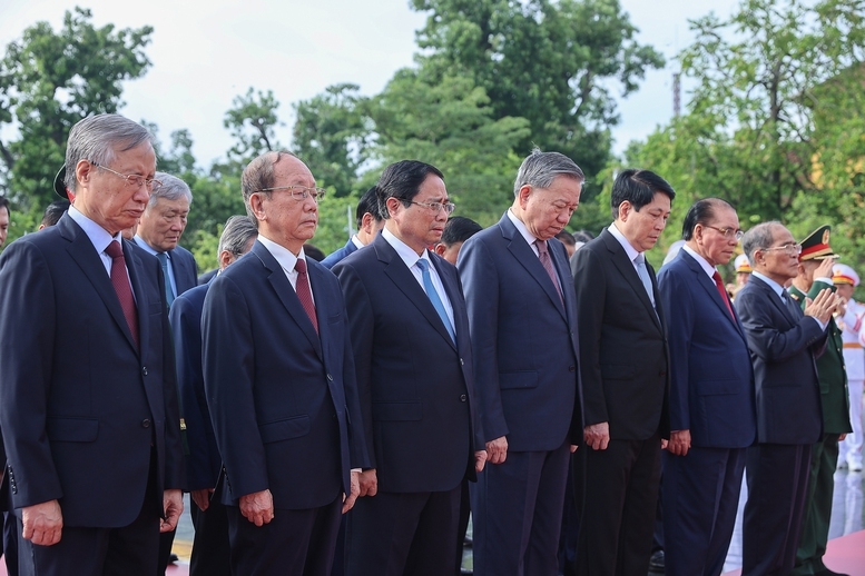 lanh dao Dang, nha nuoc vao lang vieng bac, tuong niem cac anh hung liet si hinh anh 4