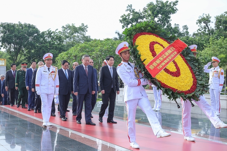 lanh dao Dang, nha nuoc vao lang vieng bac, tuong niem cac anh hung liet si hinh anh 3