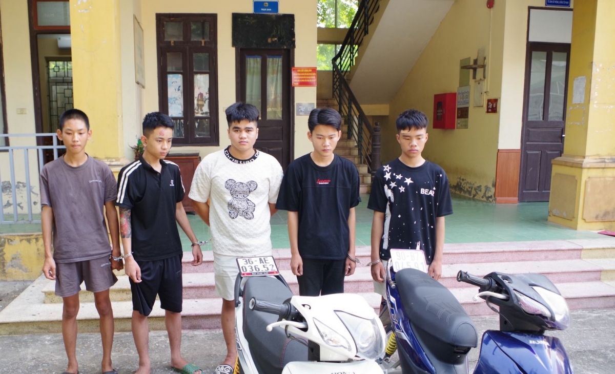 cong an ninh binh bat giu 5 doi tuong trom cap xe may tai khu ky tuc xa hinh anh 1