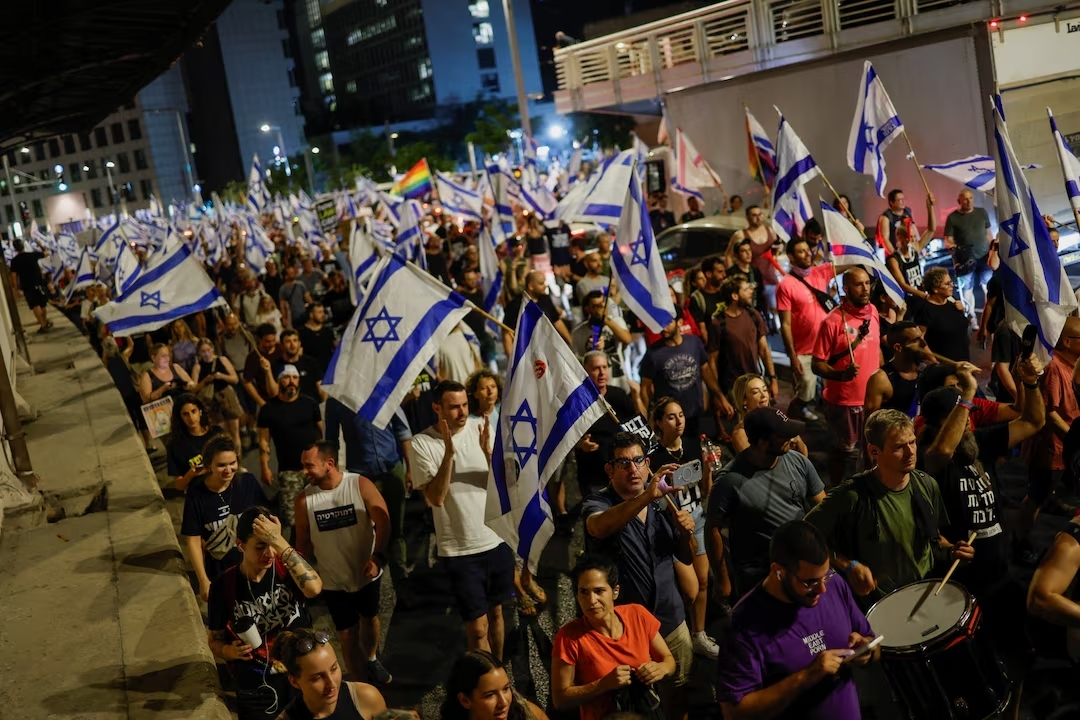 người israel tiếp tục biểu tình kêu gọi ngừng bắn ở gaza hình ảnh 1 nguoi israel tiep tuc bieu tinh keu goi ngung ban o gaza hinh anh 1