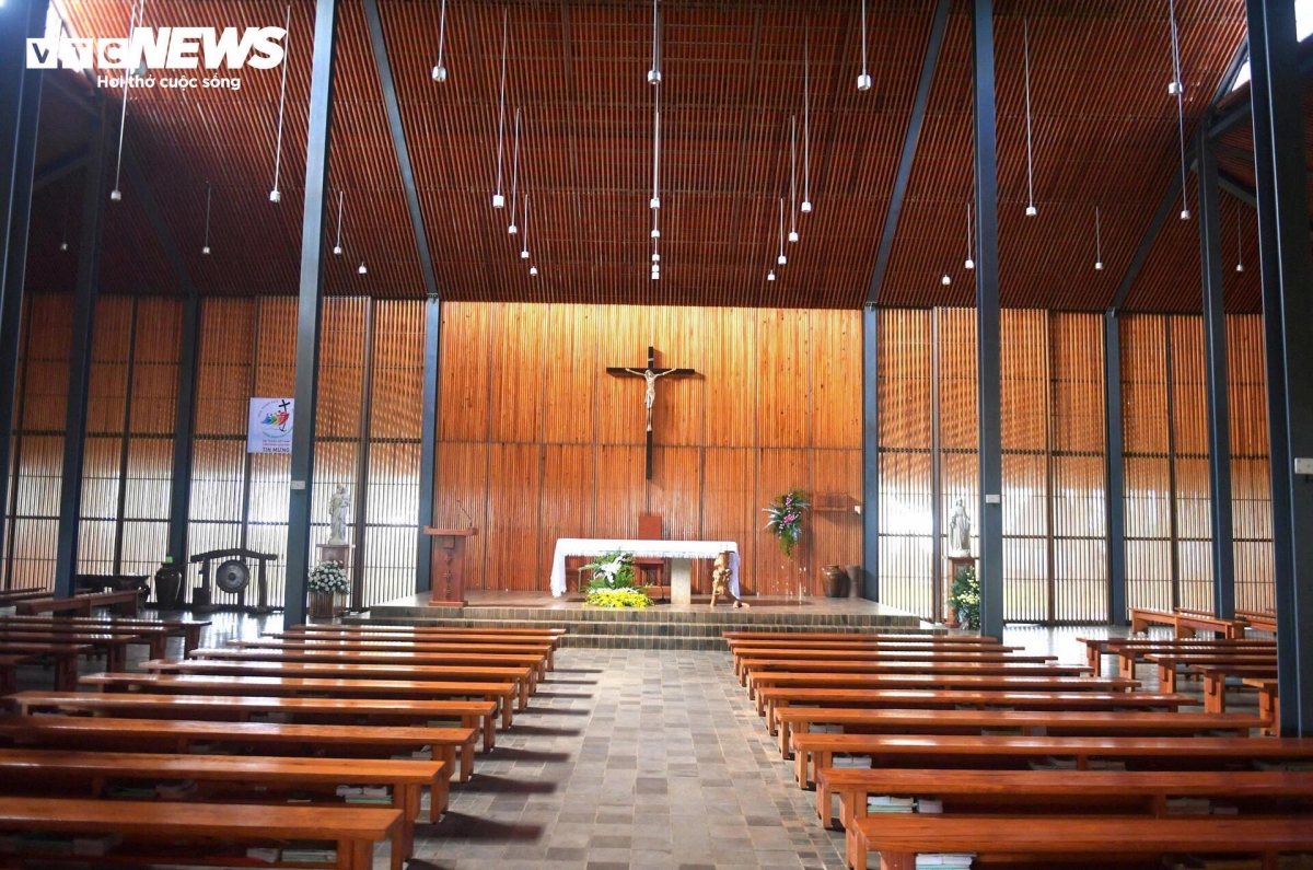 ka don church a sacred space of wood and light in the heart of lam dong picture 2 ka don church a sacred space of wood and light in the heart of lam dong picture 2