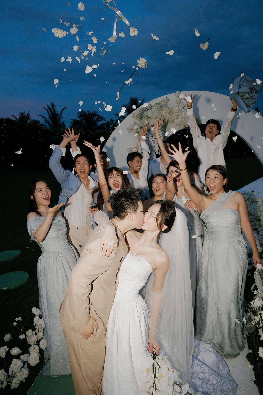kai Dinh ke tron dam cuoi cua minh qua 4 ban nhac cuoi xuc dong hinh anh 2