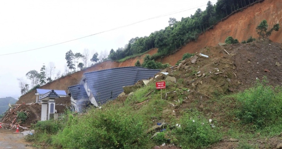 landslide leaves two dead, three injured in northern vietnam picture 2 landslide leaves two dead, three injured in northern vietnam picture 2