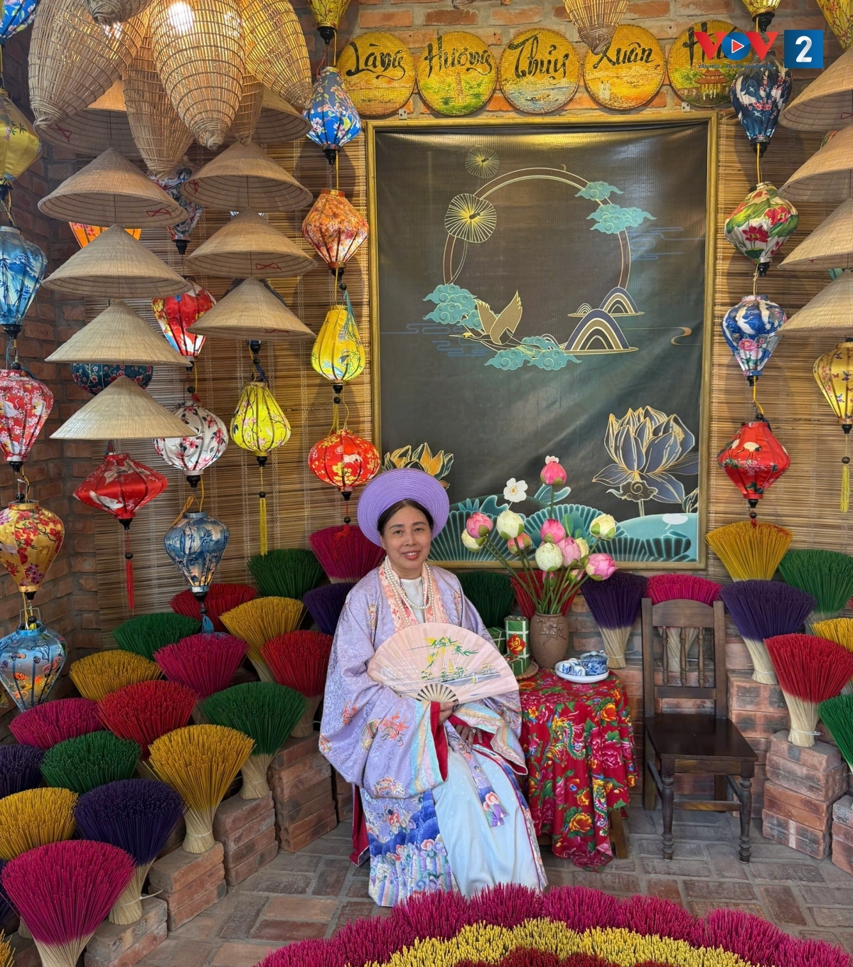 https://media.vov.vn/sites/default/files/styles/large/public/2025-07/lang-huong-thuy-xuan-2.jpg