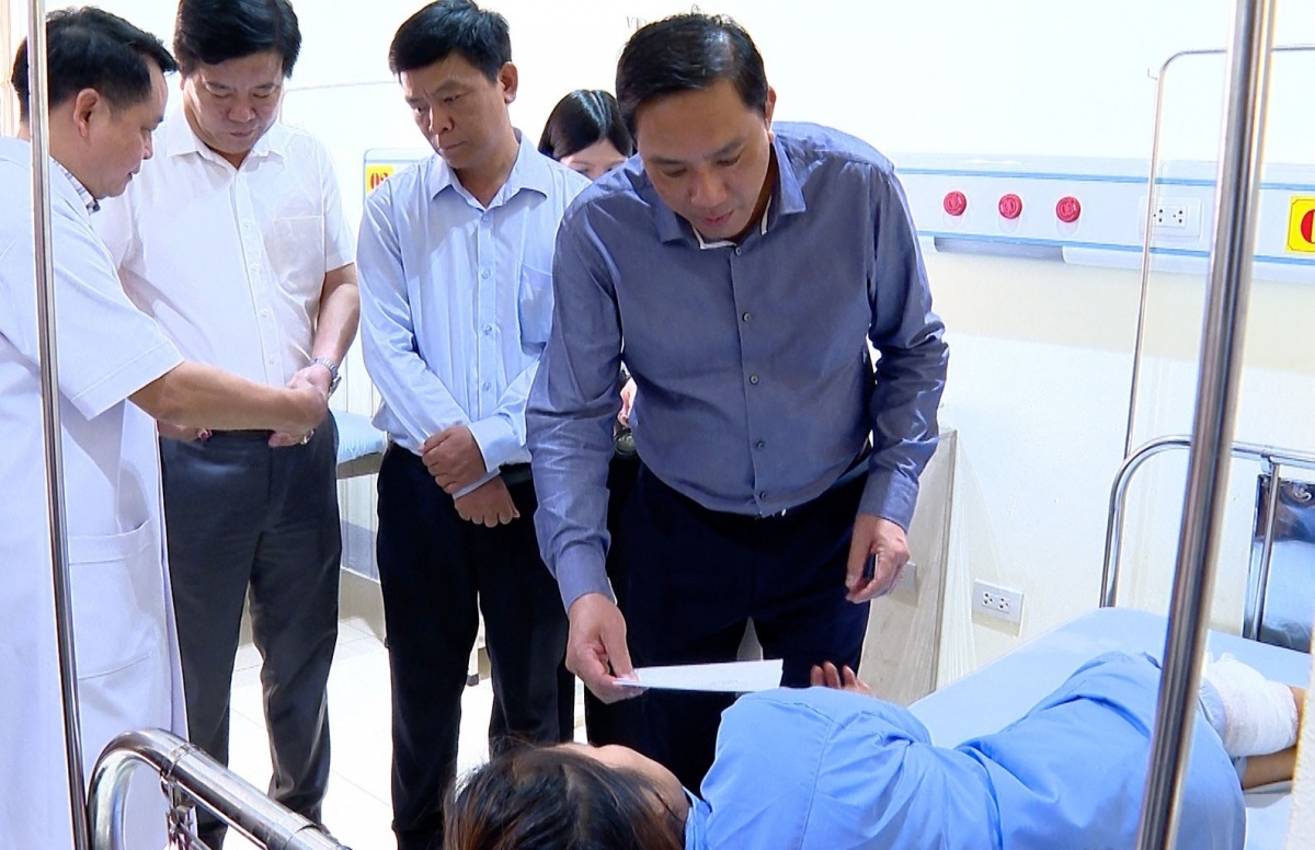hỗ trợ các gia đình bị ảnh hưởng vụ sạt lở ở xuân Ái lào cai hình ảnh 1 ho tro cac gia dinh bi anh huong vu sat lo o xuan Ai lao cai hinh anh 1