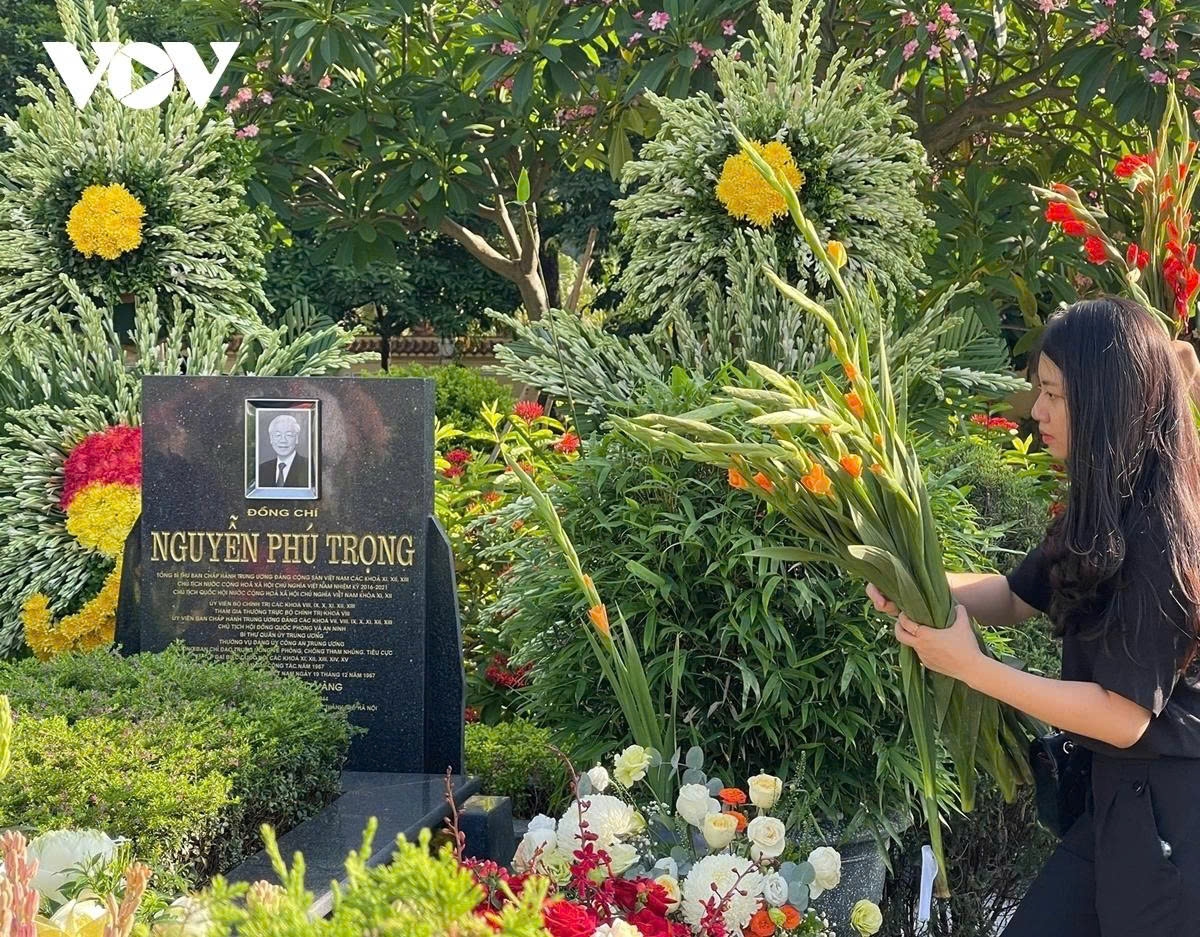 people commemorate late party leader nguyen phu trong on first death anniversary picture 13 people commemorate late party leader nguyen phu trong on first death anniversary picture 13
