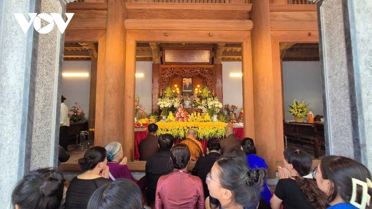 people commemorate late party leader nguyen phu trong on first death anniversary picture 4 people commemorate late party leader nguyen phu trong on first death anniversary picture 4