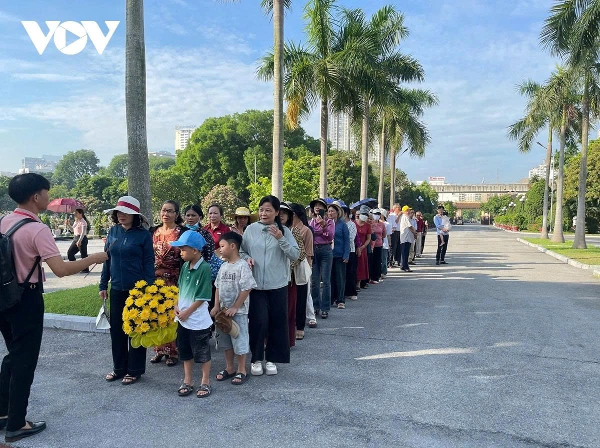 people commemorate late party leader nguyen phu trong on first death anniversary picture 8 people commemorate late party leader nguyen phu trong on first death anniversary picture 8
