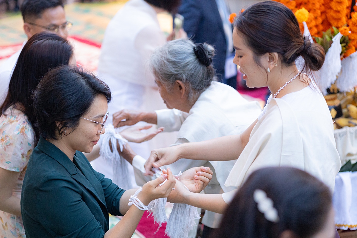 lễ baci - nghi lễ thiêng liêng kết nối cộng đồng và cầu chúc an lành ở lào hình ảnh 4 le baci - nghi le thieng lieng ket noi cong dong va cau chuc an lanh o lao hinh anh 4