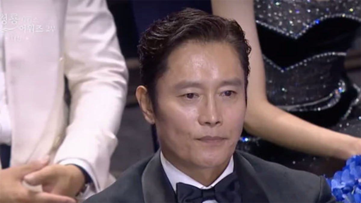 lee byung hun gây tranh cãi khi trắng tay tại lễ trao giải rồng xanh hình ảnh 1 lee byung hun gay tranh cai khi trang tay tai le trao giai rong xanh hinh anh 1