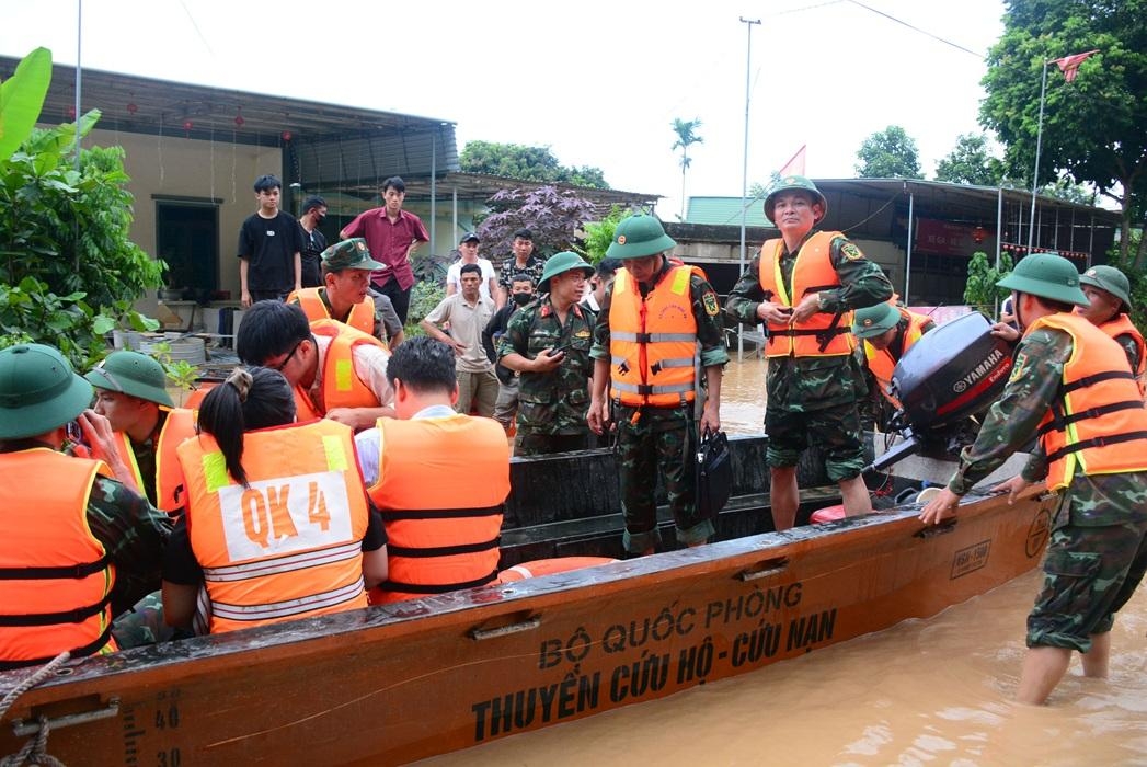 Nghệ An khẩn trương tiếp cận những bản làng cuối cùng bị cô lập