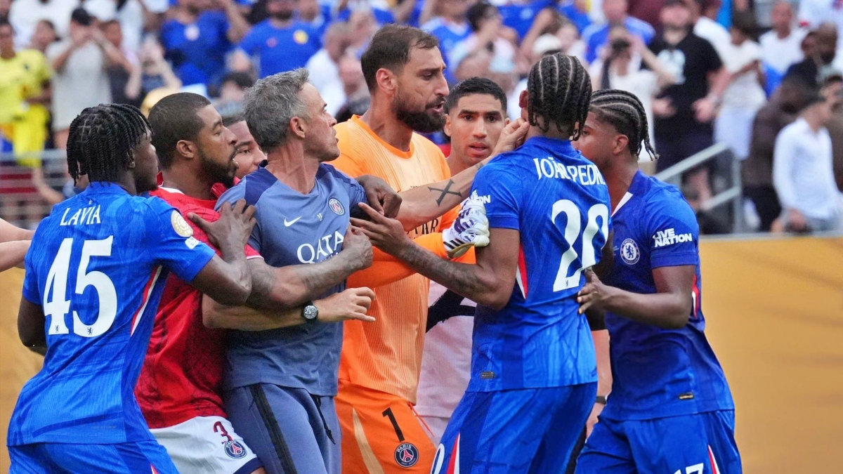 HLV Luis Enrique đối diện án phạt nặng vì “đánh” sao Chelsea