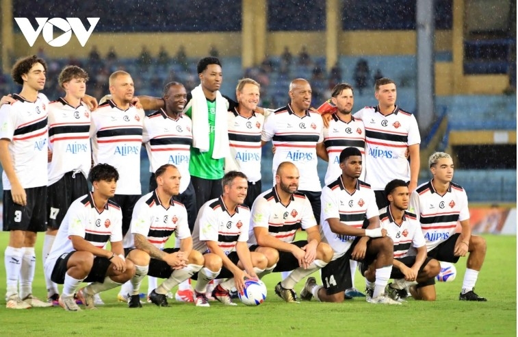 van quyet brace powers vietnam all stars to 3-2 comeback win over manchester reds picture 2 van quyet brace powers vietnam all stars to 3-2 comeback win over manchester reds picture 2