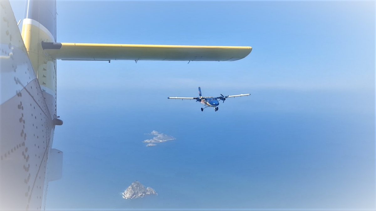 Máy bay DHC-6 bay trinh sát, tuần thám trên biển. (Ảnh: QCHQ) Máy bay DHC-6 bay trinh sát, tuần thám trên biển. (Ảnh: QCHQ)