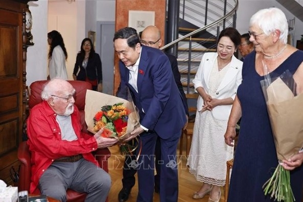 na chairman visits swiss friend with strong ties to can tho city picture 1 na chairman visits swiss friend with strong ties to can tho city picture 1
