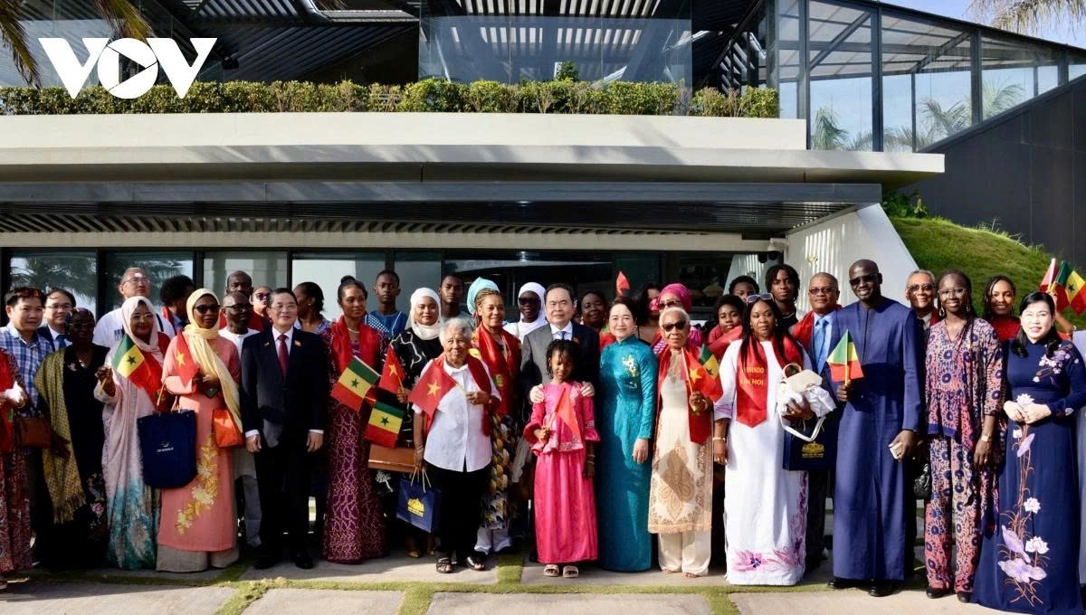 na chairman tran thanh man meets with vietnamese expatriates in senegal picture 2 na chairman tran thanh man meets with vietnamese expatriates in senegal picture 2