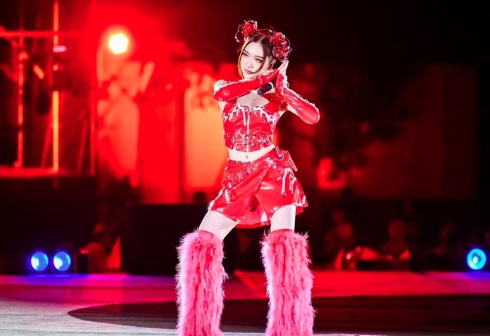 thoai nghi makes european festival debut as vietnam s rising gen z pop star picture 1