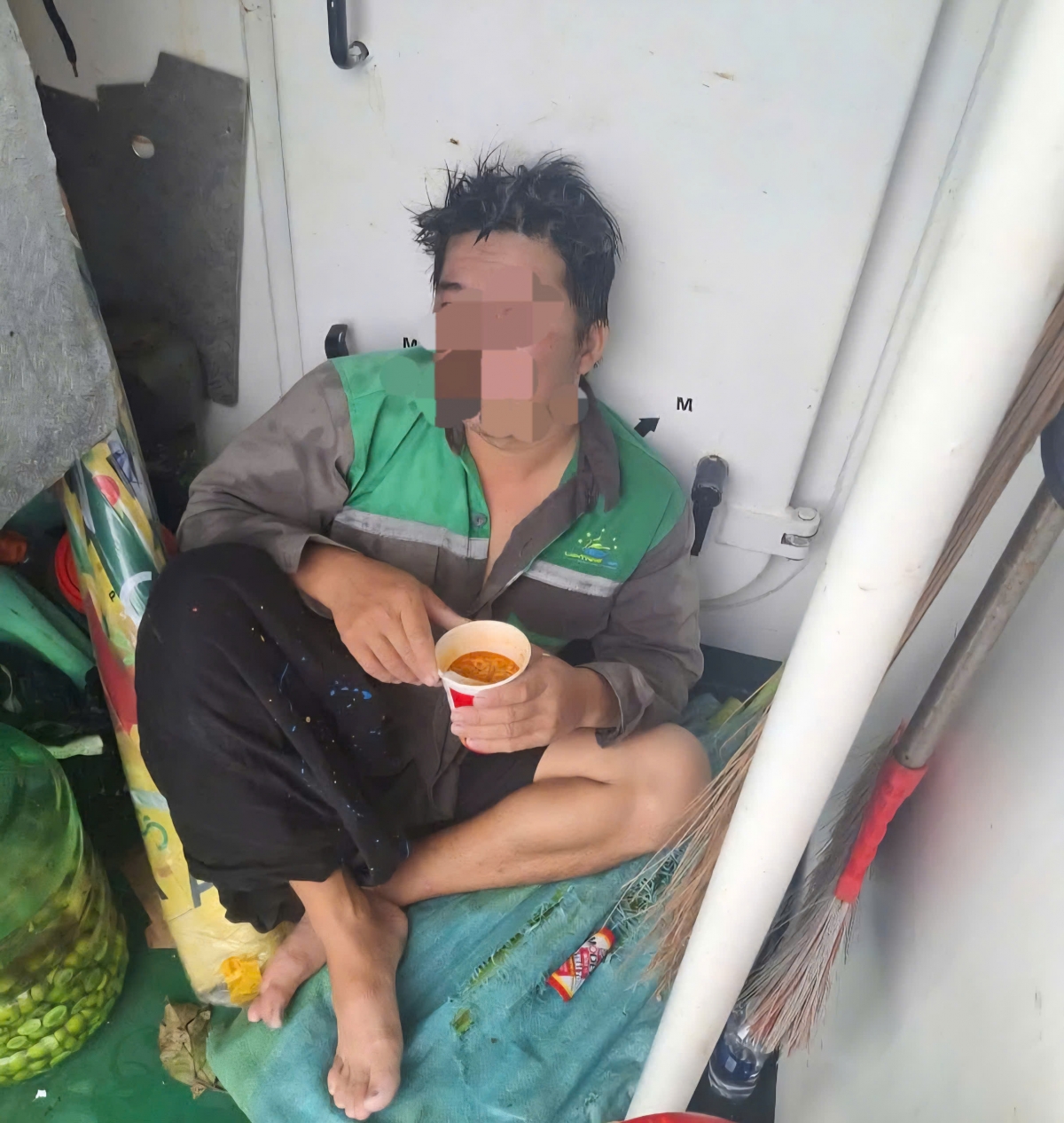 an giang một ngư dân được cứu sống sau 6 tiếng trôi dạt trên biển hình ảnh 1 an giang mot ngu dan duoc cuu song sau 6 tieng troi dat tren bien hinh anh 1