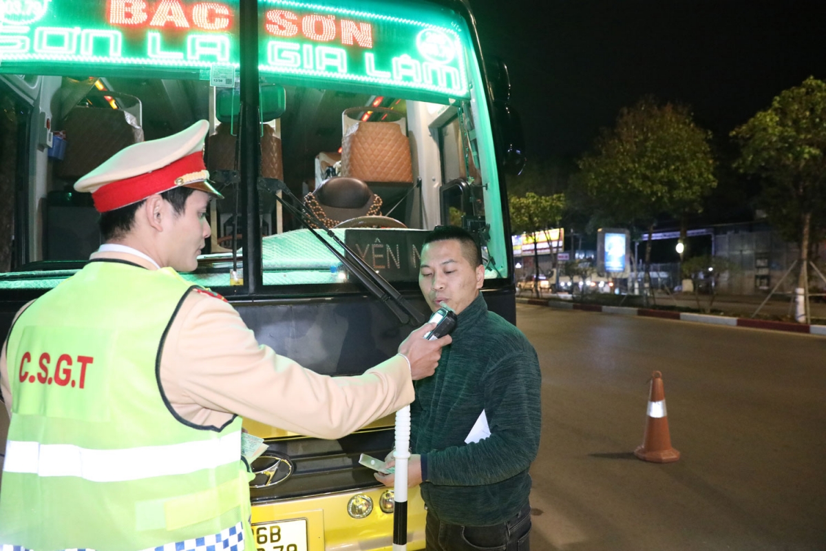 sơn la xử lý hơn 2.700 trường hợp vi phạm nồng độ cồn trong 6 tháng đầu năm hình ảnh 1 son la xu ly hon 2.700 truong hop vi pham nong do con trong 6 thang dau nam hinh anh 1