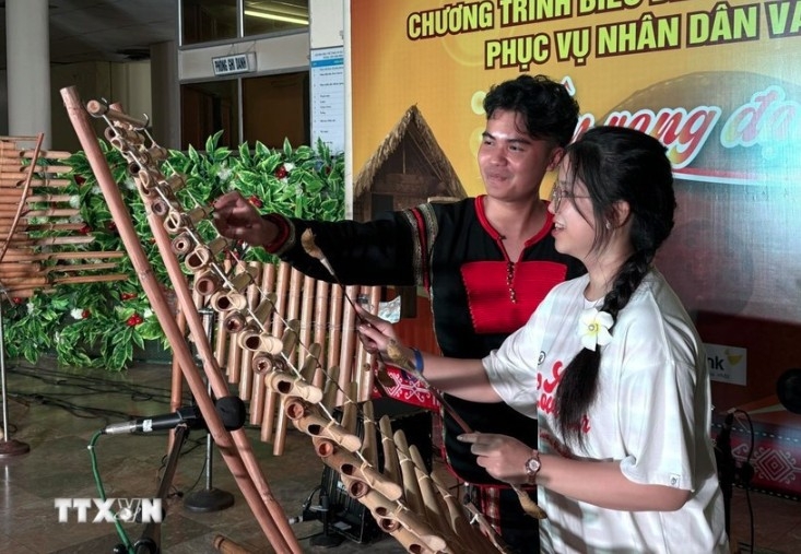 young ovs explore homeland s gong culture picture 1 young ovs explore homeland s gong culture picture 1
