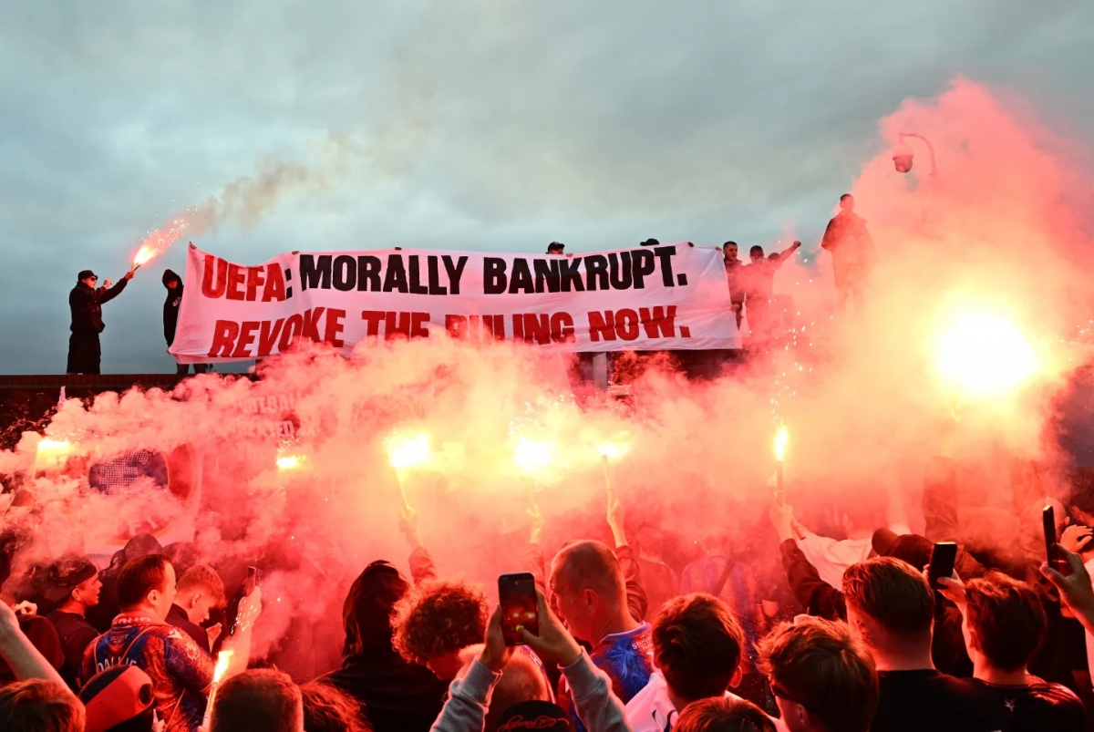 Đội bóng Ngoại hạng Anh kiện UEFA vì mất suất đá Cúp châu Âu