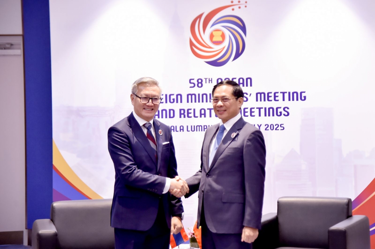 Phó Thủ tướng Bùi Thanh Sơn gặp gỡ bên lề Hội nghị Bộ trưởng Ngoại giao ASEAN