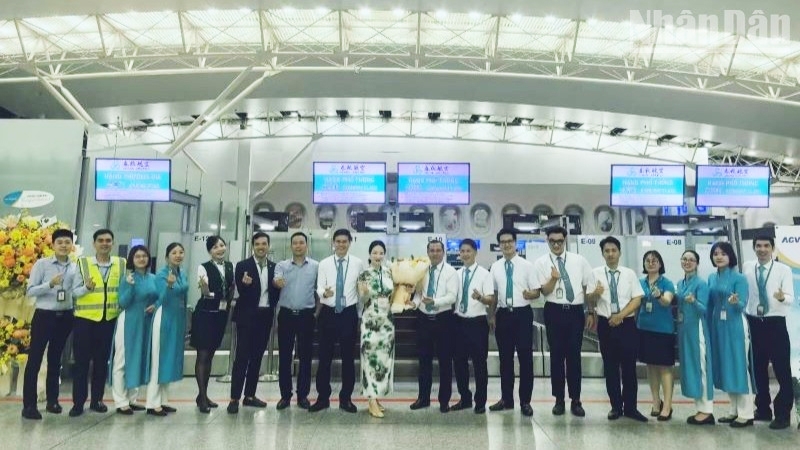 spring airlines launches direct flights from shanghai, ningbo to hanoi picture 1 spring airlines launches direct flights from shanghai, ningbo to hanoi picture 1