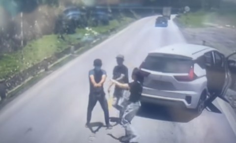 lời khai ban đầu của hai đối tượng rút súng k54 đe doạ tài xế trên đèo Đá trắng hình ảnh 1 loi khai ban dau cua hai doi tuong rut sung k54 de doa tai xe tren deo Da trang hinh anh 1